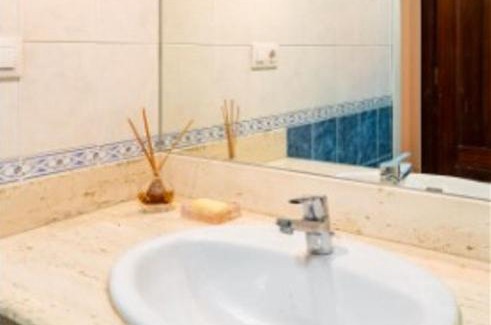 Genil House | Cozy Shared Room in Central Apartment - Pet Friendly Stay