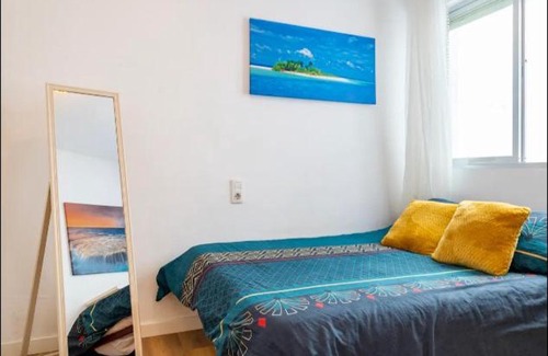 Genil House | Cozy Shared Room in Central Apartment - Pet Friendly Stay