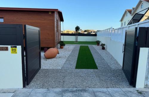 Esmoriz House | Idyllic Holiday Home with Ocean View and Outdoor Space
