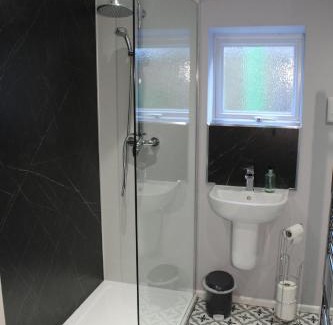 Harrogate Bed & Breakfast | Discover Acomb Lodge: Guest Rated 9/10 for Comfort