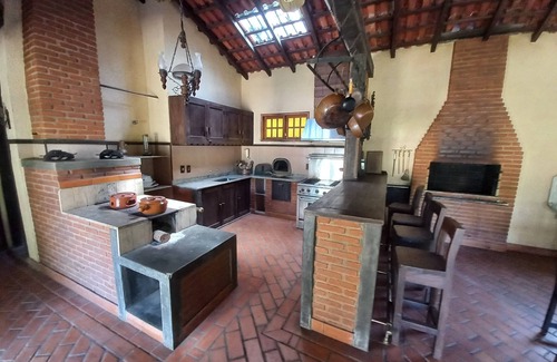 Piedade House | Tranquil Getaway with Gourmet Dining and Pet-Friendly Options