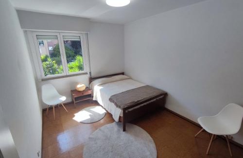 Lumiar Apartment | Welcoming T3 Retreat in Telheiras - Highly Rated Stay