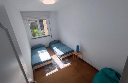 Lumiar Apartment | Welcoming T3 Retreat in Telheiras - Highly Rated Stay