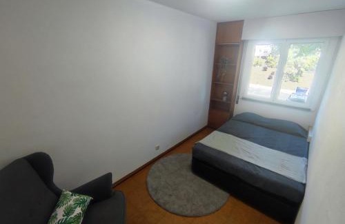 Lumiar Apartment | Welcoming T3 Retreat in Telheiras - Highly Rated Stay
