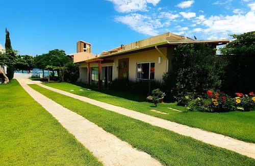 Governador Celso Ramos Apartment | Cozy Beachside Retreat in Gov Celso Ramos with Ocean Views