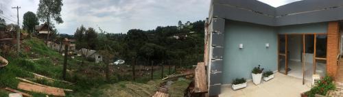 Vila Poran House | Cosy Aconchego das Flores: Family & Pet Friendly Retreat