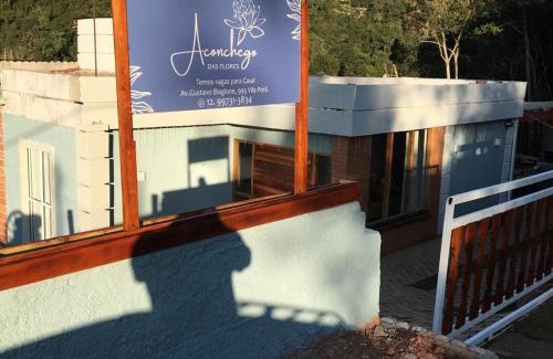 Vila Poran House | Cosy Aconchego das Flores: Family & Pet Friendly Retreat