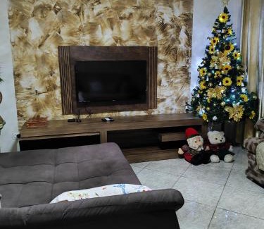 Foz do Iguacu House | Cozy Retreat Near the Falls with Hot Tub & Family Fun