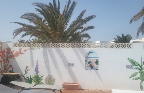 Costa Teguise Villa | Stunning Acoràn Villa: Oceanfront Retreat with Private Pool