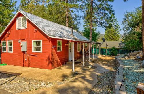 Oakhurst House | Discover Acorn Cabin: Your Family-Friendly Yosemite Retreat