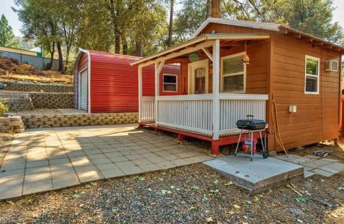 Oakhurst House | Discover Acorn Cottage: Your Bass Lake & Yosemite Retreat