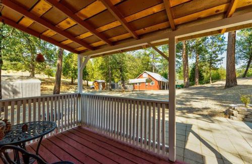Oakhurst House | Discover Acorn Cottage: Your Bass Lake & Yosemite Retreat
