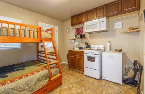 Oakhurst House | Discover Acorn Cottage: Your Bass Lake & Yosemite Retreat