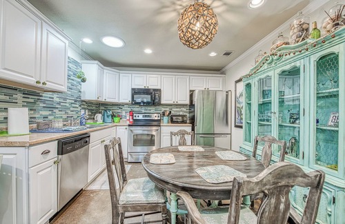 Yosemite Lakes Cottage | Cozy Acorn Cottage with Hot Tub near Yosemite - Rated 9.8