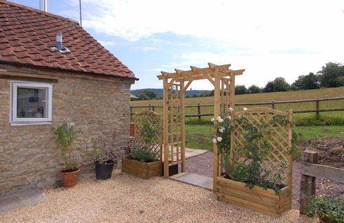 Bruton Cottage | Pet-Friendly ACORN COTTAGE: A Cozy Retreat in Bruton