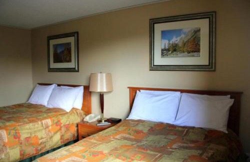 Grande Cache Hotel | Cozy Acorn Motel: Pet-Friendly Haven with Great Reviews