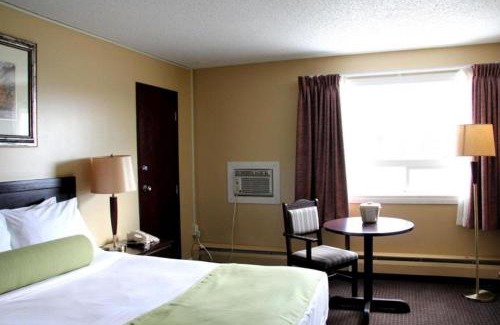 Grande Cache Hotel | Cozy Acorn Motel: Pet-Friendly Haven with Great Reviews