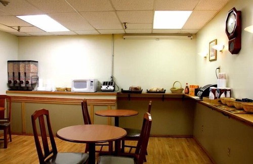 Grande Cache Hotel | Budget-Friendly Acorn Motel with Family Amenities & Breakfast
