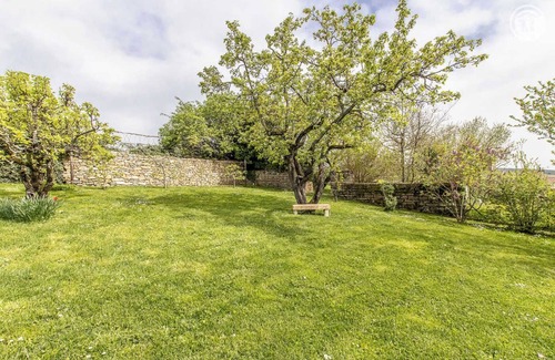 Sologny House | Discover Acoté Gîte in Sologny: Family-Friendly Retreat