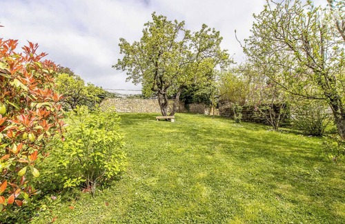 Sologny House | Discover Acoté Gîte in Sologny: Family-Friendly Retreat