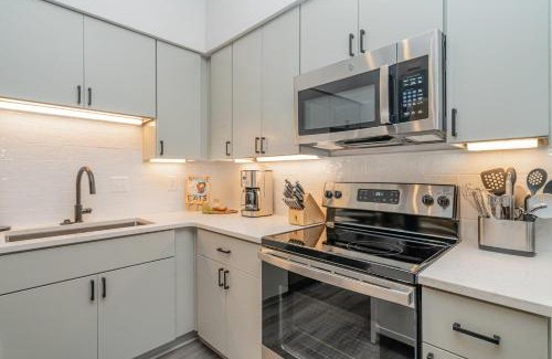 Music Row House | Acoustic Anthem-2 Units-Pool & Gym-In Music Row