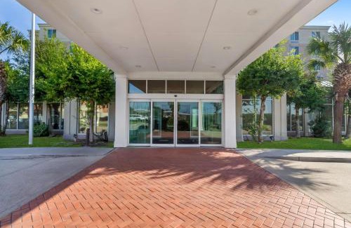 Chinatown Hotel | Comfortable ACP Hotel Westchase with Pool & Breakfast
