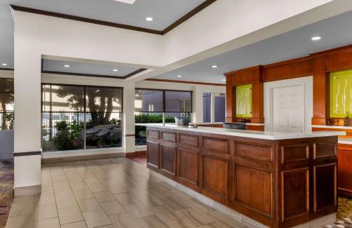 Chinatown Hotel | Comfortable ACP Hotel Westchase with Pool & Breakfast