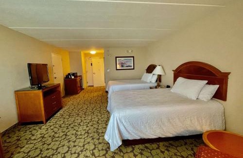 Chinatown Hotel | Comfortable ACP Hotel Westchase with Pool & Breakfast