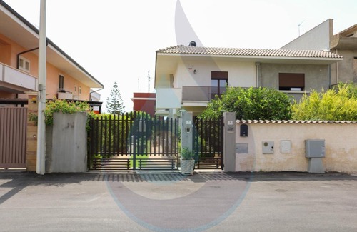 Avola Bed & Breakfast | Oceanfront Retreat: Acqua e Sale Avola, 4-Star Gem
