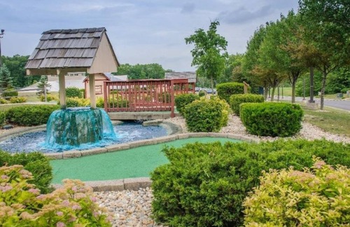 Sheridan Apartment | Family Fun Awaits at ACQUA PARK with Kitchen & Pool