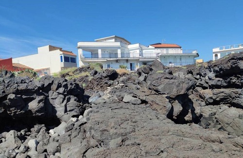 Archi House | Inviting Acquamarina15 Apartment with Terrace by the Sea