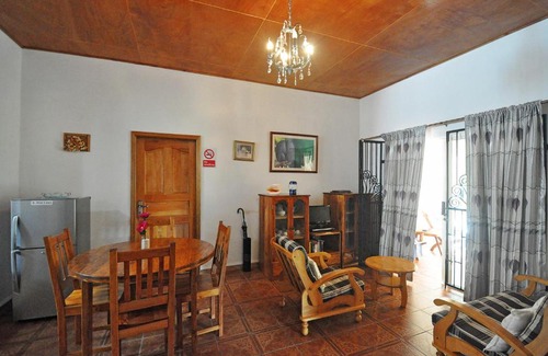 Praslin Island Bed & Breakfast | Stellar Stay at Acquario Guesthouse: Family-Friendly Haven