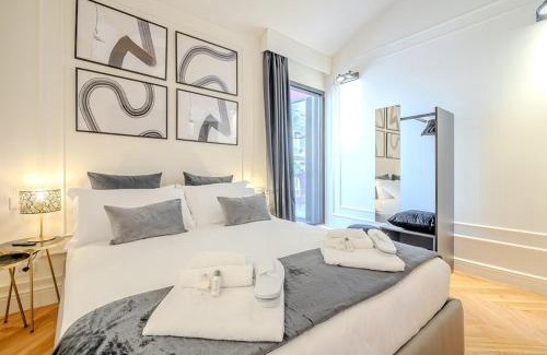 Rione III Colonna Apartment | Elegant Acque Romane Near Piazza di Spagna - 9.7 Rating