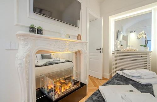 Rione III Colonna Apartment | Elegant Acque Romane Near Piazza di Spagna - 9.7 Rating