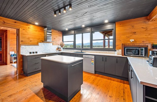 Ellalong House | Inviting Acreage Home Near Vibrant Hunter Valley Attractions