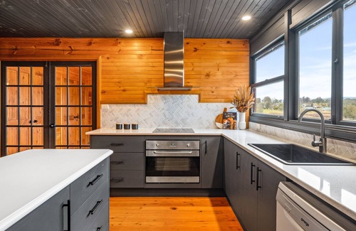 Ellalong House | Inviting Acreage Home Near Vibrant Hunter Valley Attractions