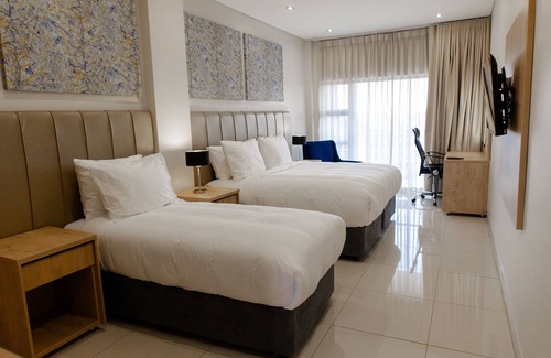 Klerksdorp Hotel | Explore Acres Inn Klerksdorp: Top-Rated with Pool & Spa