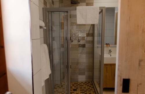 Klerksdorp Hotel | Explore Acres Inn Klerksdorp: Top-Rated with Pool & Spa