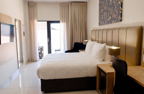 Klerksdorp Hotel | Explore Acres Inn Klerksdorp: Top-Rated with Pool & Spa
