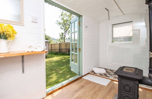 West Compton Cottage | ACRES MEADOW, pet friendly, with open fire in Maiden Newton