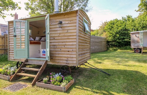 West Compton Cottage | ACRES MEADOW, pet friendly, with open fire in Maiden Newton