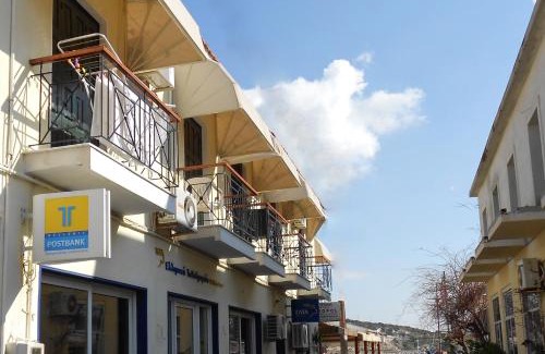 Pythagorion House | Cozy Acropol: Oceanfront Getaway with Family Amenities