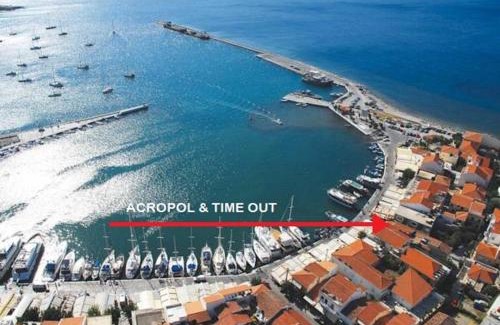 Pythagorion House | Cozy Acropol: Oceanfront Getaway with Family Amenities