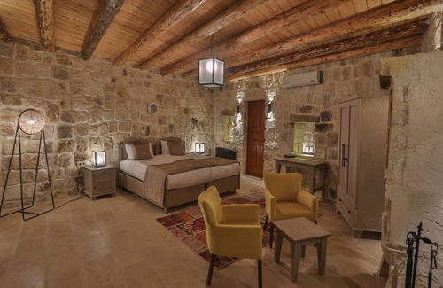 Urgup Hotel | Tranquil Acropolis Cave Suite with Spa & Family Amenities