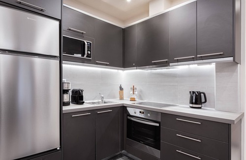 Koukaki Apartment | Elegant Acropolis Apartment: Steps to Metro & Top Ratings