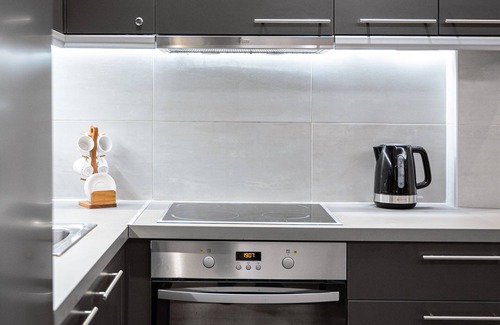 Koukaki Apartment | Elegant Acropolis Apartment: Steps to Metro & Top Ratings
