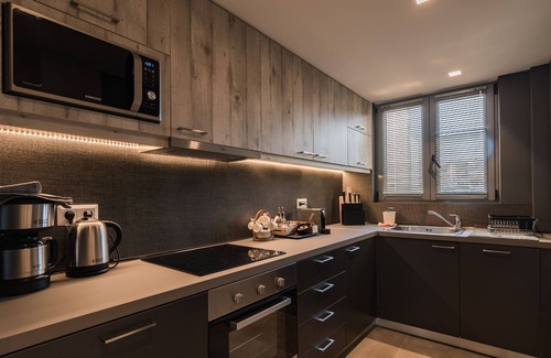 Koukaki Apartment | Acropolis Living: Top-Rated Stay with Spa & Metro Access
