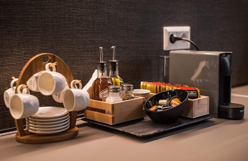 Koukaki Apartment | Acropolis Living: Top-Rated Stay with Spa & Metro Access