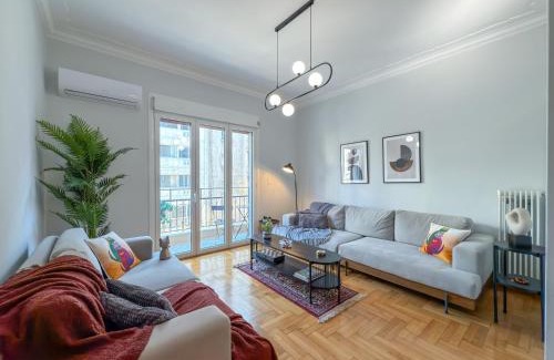 Omonia Apartment | Scenic Acropolis View 4-Bedroom Flat - Rated 9.3/10