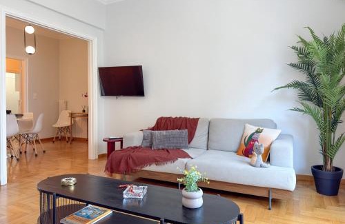 Omonia Apartment | Scenic Acropolis View 4-Bedroom Flat - Rated 9.3/10